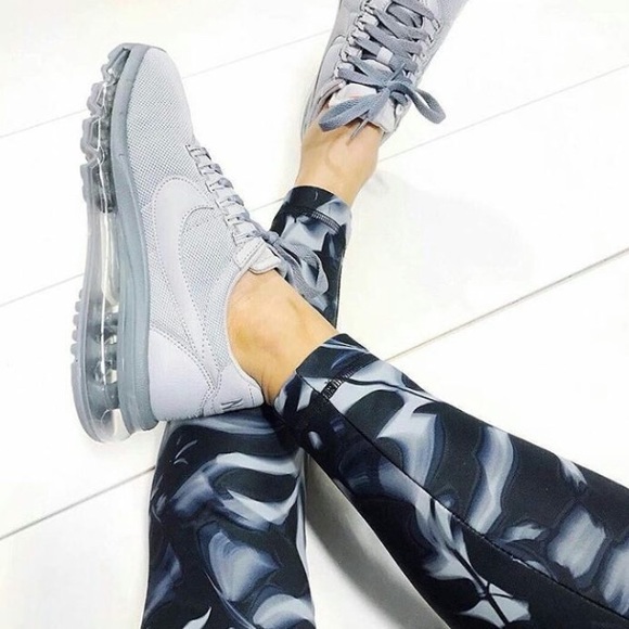 Nike Air Max LD-zero women's tripple gray sneakers - Picture 1 of 7